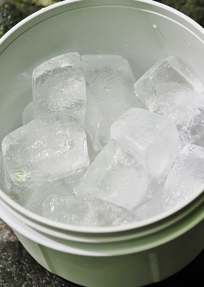 アイスコンテナー内の氷