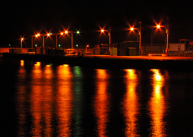 07_　写真AC2461243_l.jpg　夜の漁港