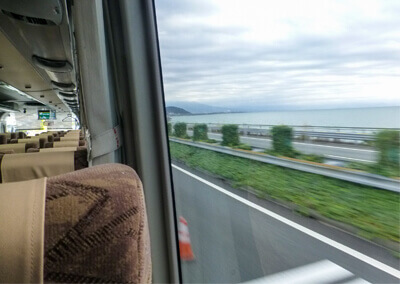 08_　高速バスの車窓