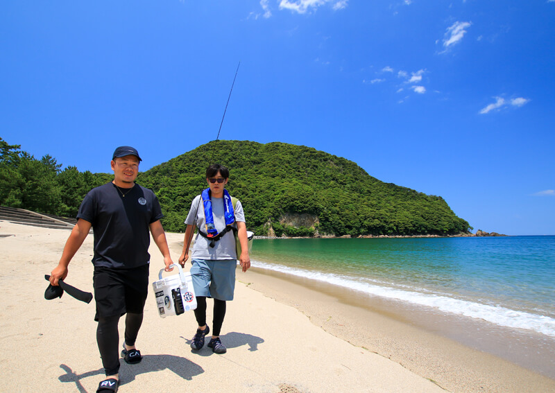 02_　砂浜を歩く