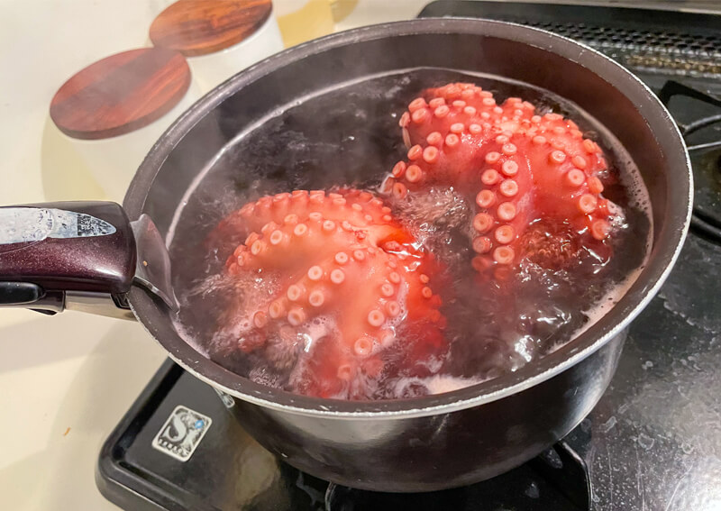 13_ タコを茹でる