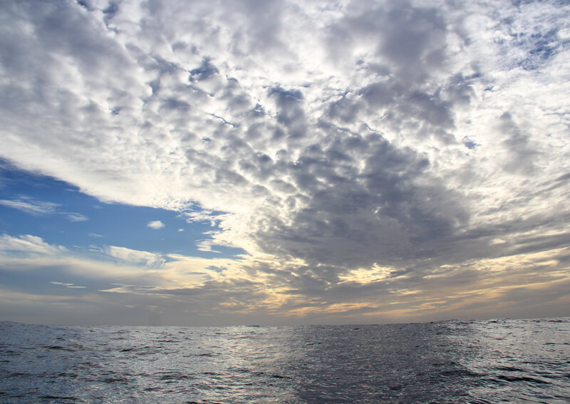 01_ 天気(空のイメージ・天気予報のWEB画面など)