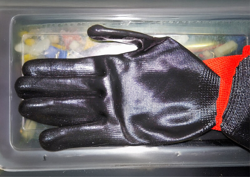 05_ グローブの掌