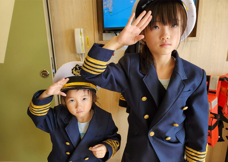 00_　フェリーの制服を着て