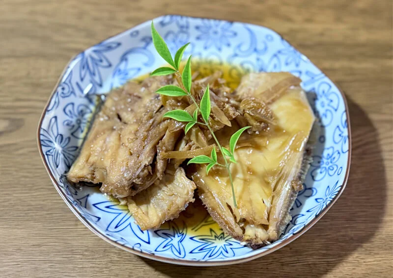 カワハギとシロアマダイのアラの煮付け