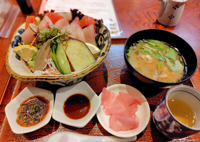 21_　串間活〆ぶりプリ丼