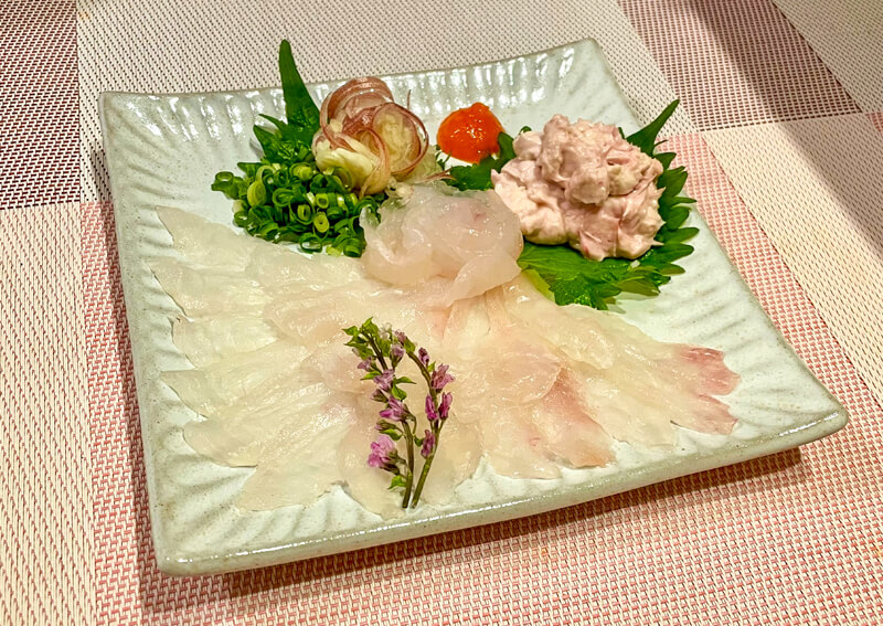 10_　カワハギ料理（肝と刺身）